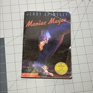 Scholastic Maniac Magee Book Cover